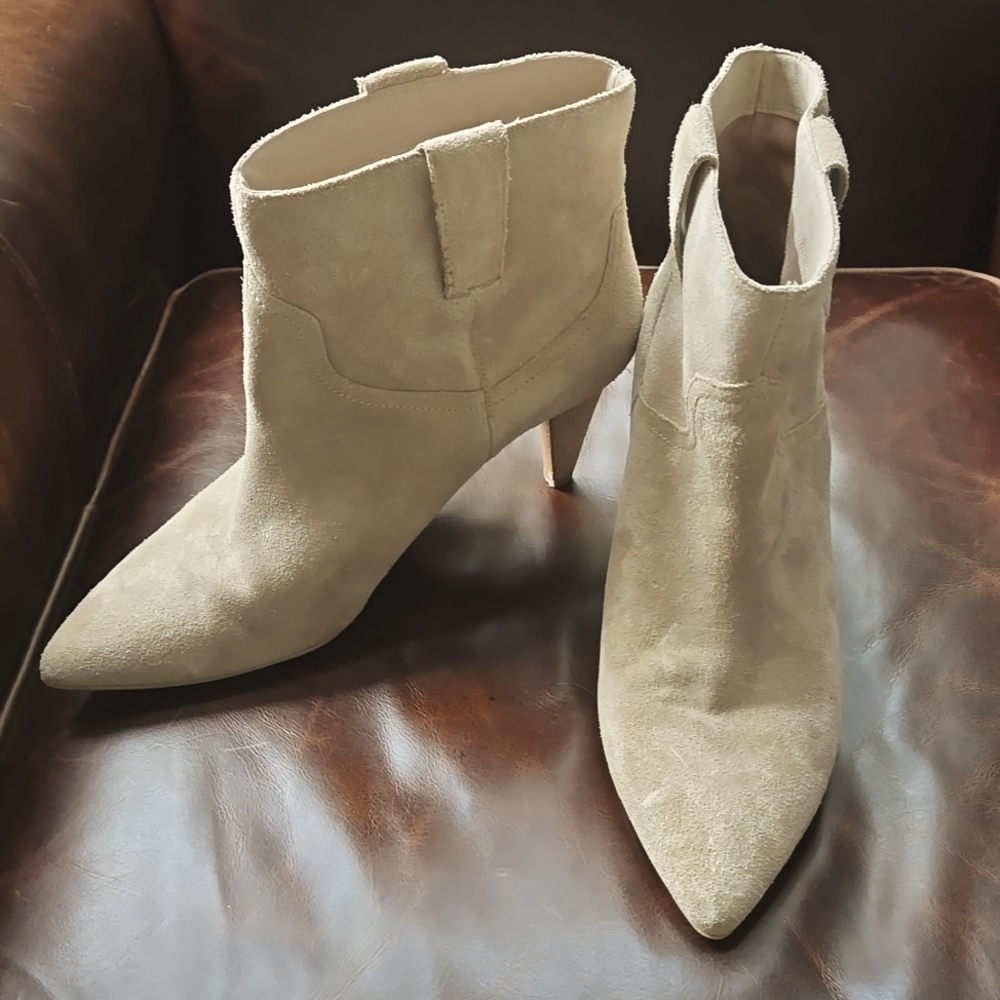 Leather Suede Nine West Boot in Bone/Cream Color, 3" heel and Size 10.